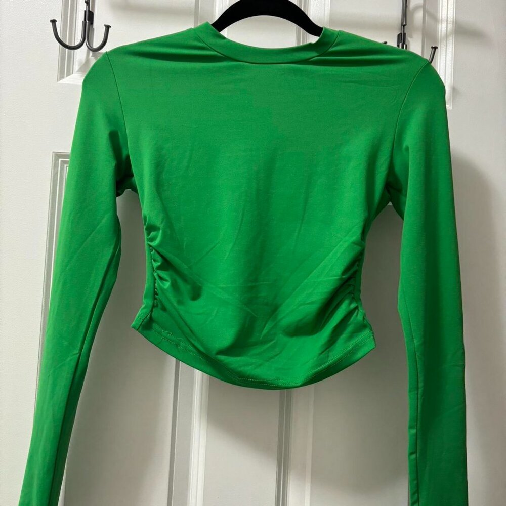 Long sleeve green top